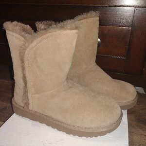 NEW NEVER WORN! UGG Tan Winter Boots